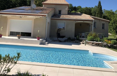 Laroque-Timbaut Maison | Location Villa spacieuse avec piscine privée sur propriété isolée de 6 000 m2...