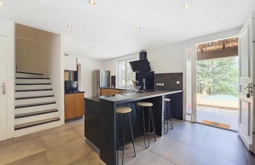 Mons Maison | Location Villa Haut de Gamme à Fayence : Piscine, Lac, Golf, Forêt, Vignobles, 5 Chambres - FR-1-779-8