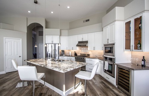 La Vista Maison | Locations a "10" ! and remodeled !.