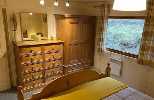 West Laroch Cabine | Loch Side Lodge with stunning mountain views