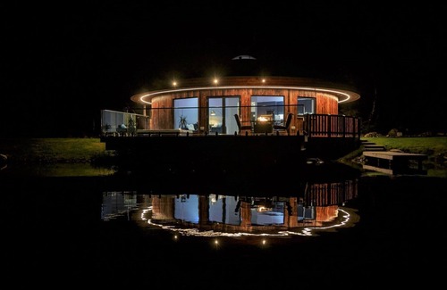 Plockton Appartement | Loch side property with private hot tub and own Loch
