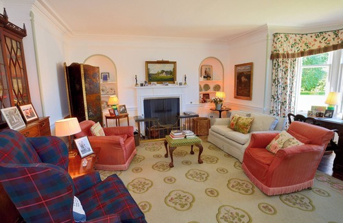Elgin Cabine | Lochside Luxury: Historic Home with Stunning Scottish Woodland Views