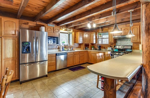 Lock Haven Cabine | Lock Haven Cabin w/ Wood Stove & Mountain View!