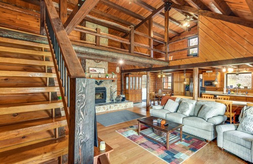 Lock Haven Cabine | Lock Haven Cabin w/ Wood Stove & Mountain View!