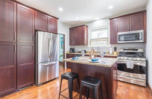 Lockport Maison | Lockport Haven/3 King Beds/Wi-fi/Near Downtown!