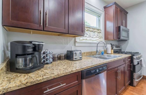 Lockport Maison | Lockport Haven/3 King Beds/Wi-fi/Near Downtown!
