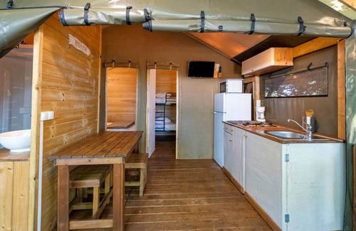 Lesperon Location De VR | 'Lodge 1' with Shared Pool, Terrace and Shared Garden