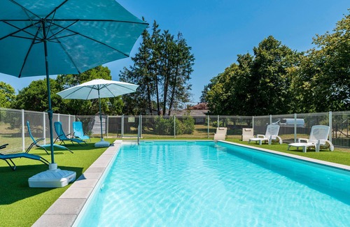 Lesperon Location De VR | 'Lodge 1' with Shared Pool, Terrace and Shared Garden