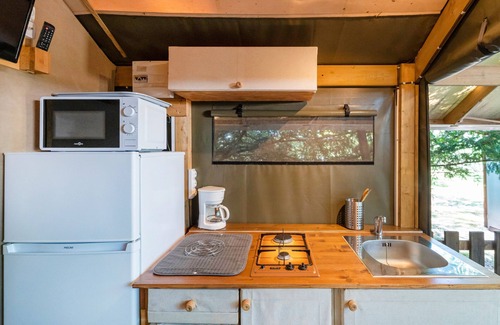Lesperon Location De VR | 'Lodge 1' with Shared Pool, Terrace and Shared Garden