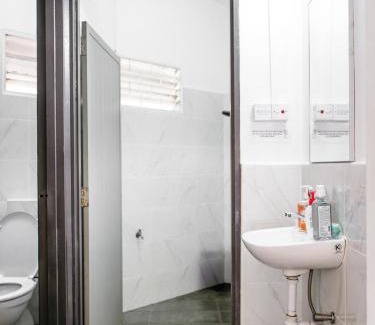 Downtown George Town Maison | Lodge 22, 5 min walk to Adventist & Pulau Tikus Market