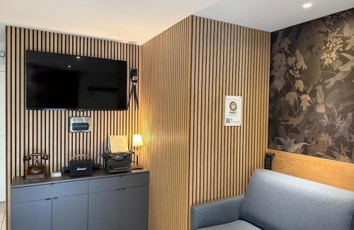 Saint-Laurent-dAndenay Maison | Lodge avec Spa extérieur privé en option et mini-ferme sur place