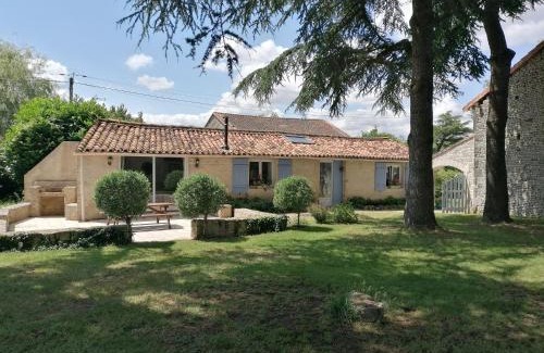Saint-Ciers-sur-Bonnieure Maison | Lodge in Saint-Ciers-Sur-Bonnieure