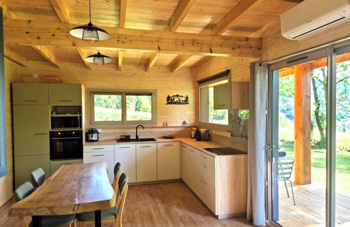 Foix Chalet De Ski | Lodge in a green setting. Panoramic view of FOIX castle.
