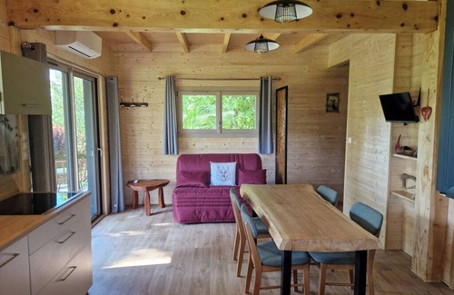 Foix Chalet De Ski | Lodge in a green setting. Panoramic view of FOIX castle.