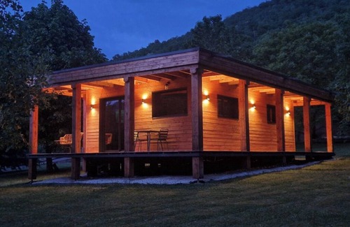 Foix Chalet De Ski | Lodge in a green setting. Panoramic view of FOIX castle.