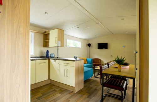 Udenhout Chalet De Ski | Lodge in Duinhoeve Near Dunes & Playground