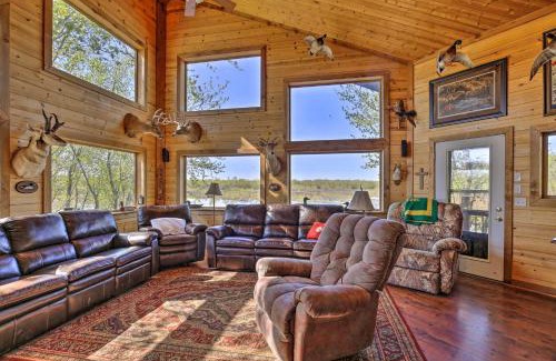 Wakenda Maison | Lodge on 240 Acres with Deck, Grill and Fire Pit!
