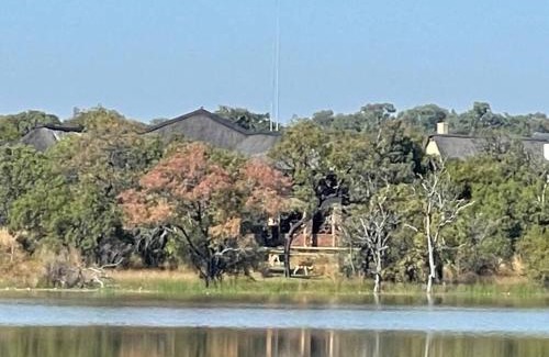 Leeupoort Maison | Lodge on Watering Hole , Zebula