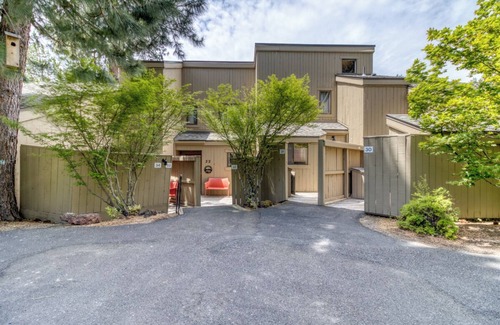 Black Butte Ranch Copropriété | Lodge Room 34: Studio, 1 BA in Black Butte Ranch, Sleeps 2