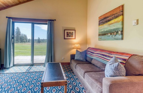 Black Butte Ranch Copropriété | Lodge Room 34: Studio, 1 BA in Black Butte Ranch, Sleeps 2