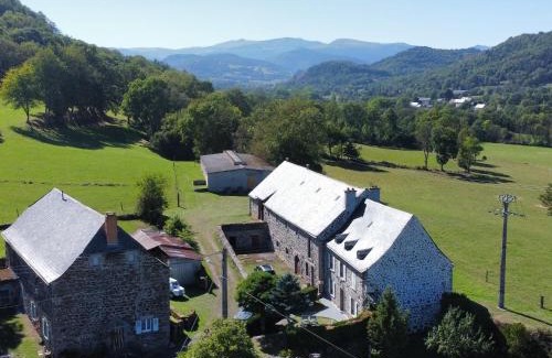 Neussargues en Pinatelle Maison | Lodge-Sagne une ferme rénovée au cœur du Cantal à proximité de la station de ski du Lioran
