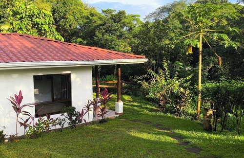 Parrita Maison | Maison d'hôtes calme dans une ferme de la jungle, entourée de rivières, montagnes et forêt