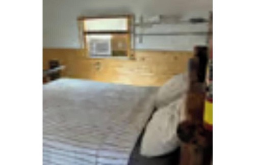 Tulelake Location De VR | Lodging 5, 2 twins, stove-top kitchen with necessities and hot water.