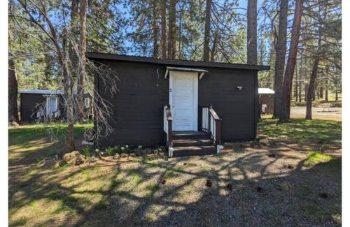 Tulelake Location De VR | Lodging 8, Queen, full bath & kitchen with hot water