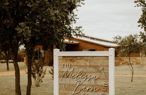 Melissa Maison | Ouvertures août / septembre !! Country Retreat & Event Center avec piscine! Mariage / répétition