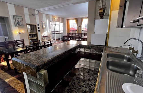 Loja Hôtel | Lodging in the center with gym and parking included.