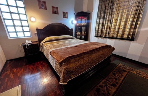 Loja Hôtel | Lodging in the center with gym and parking included.