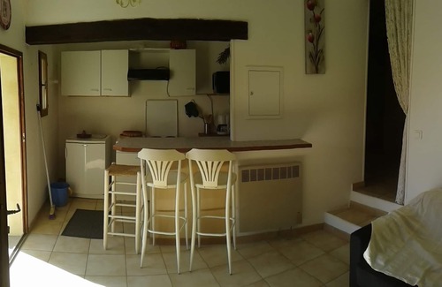 Maubec Cottage | Gîte " Thym", 4 pers. En campagne mais proche commodités......