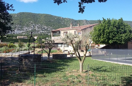 Maubec Cottage | Gîte " Thym", 4 pers. En campagne mais proche commodités......
