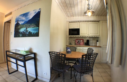 Duingt Appartement | Logement avec terrasse SUR LAC, dans résidence avec PLAGE et ponton PRIVEE