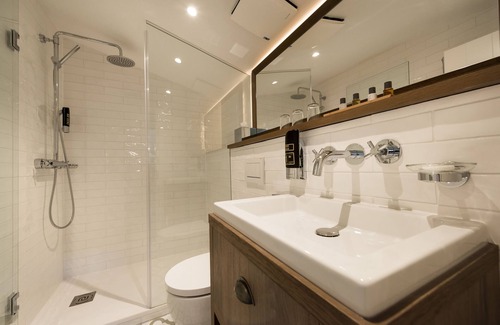 Binz Hôtel | LOEV - VELA Hotel