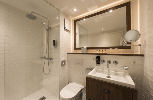 Binz Hôtel | LOEV - VELA Hotel