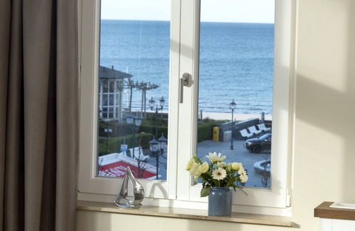 Binz Hôtel | LOEV - VELA Hotel