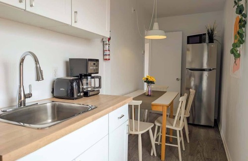 Ste Anne de Beaupre Appartement | Loft 12 | 2 Min Waterfront | BBQ & Fireplace