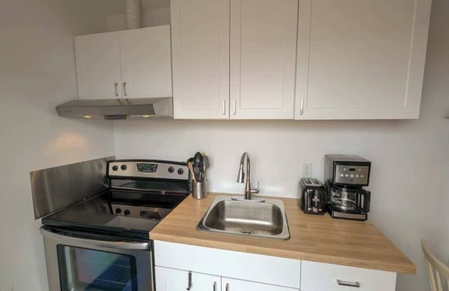 Ste Anne de Beaupre Appartement | Loft 12 | 2 Min Waterfront | BBQ & Fireplace
