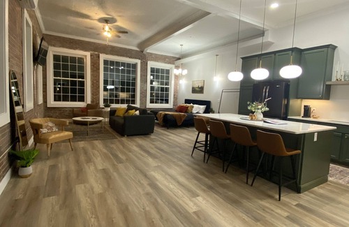 Du Quoin Appartement | Loft Apartment on Main Downtown - Sleeps 4