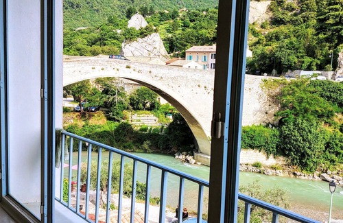 Nyons Appartement | Loft-Appartement-Supérieure-Vue sur Montagne
