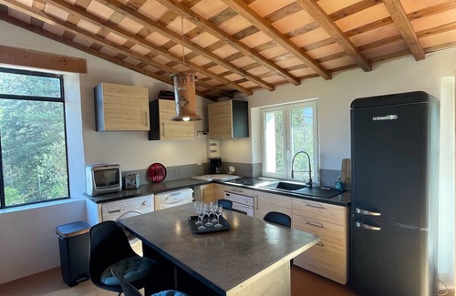 Mollans-sur-Ouveze Maison | Loft au pied du Ventoux avec piscine, jacuzzi et balnéo.