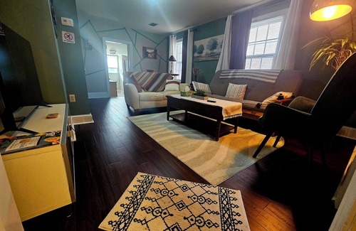 Pottstown Appartement | Loft Downtown Pottstown, King Bed w/Free Parking & Central AC & WiFi
