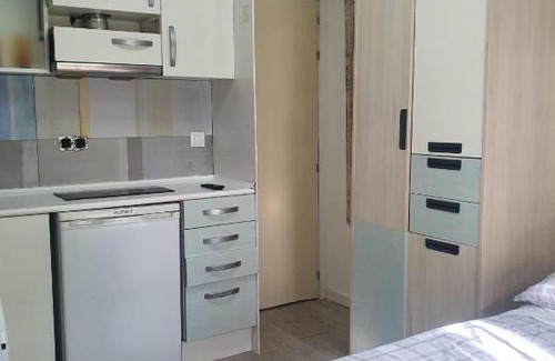 Les Roquetes Villa | Estudio dentro de la comunidad tiene dos gatos en la casa