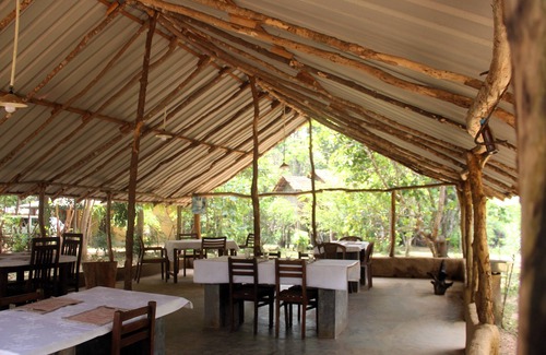Habarana Cabine | Loft for 3 - Eagles Wing's Guest House
