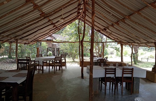 Habarana Cabine | Loft for 3 - Eagles Wing's Guest House