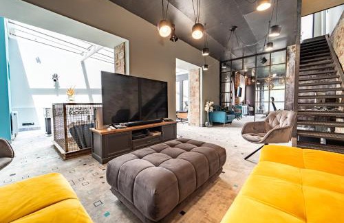 Ujlak Villa | Loft Garden Villa - 4 Br, 3 Ba, Sleeps 10, 7 min to downtown