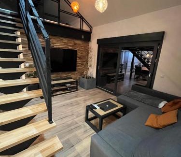 Sainte-Marie-dʼAlloix Appartement | Loft industriel avec jacuzzi