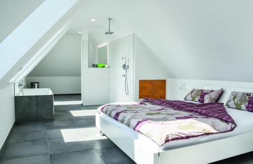 Hausach Appartement | Loft mit Whirlpool & Fass-Sauna im Schwarzwald