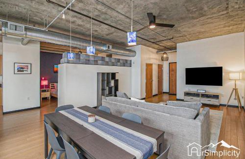 LoDo Maison | Loft Near Union Station W Gym & Patio